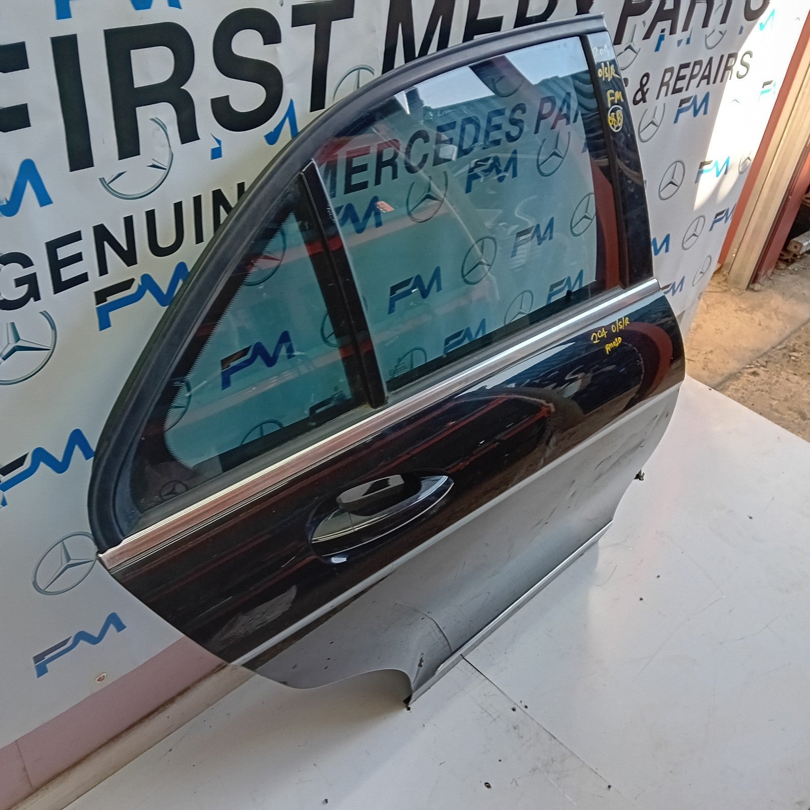 MERCEDES BENZ C-CLASS W204 DRIVER SIDE REAR DOOR ( OFF SIDE REAR ) FM010