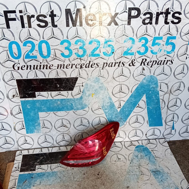 MERCEDES BENZ C-CLASS W205 SALOON REAR DRIVER SIDE ( OFF SIDE ) TAIL LIGHT