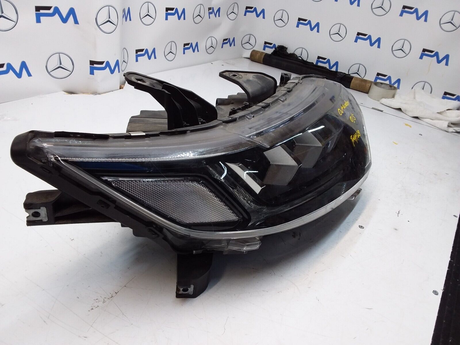 MITSUBISHI OUTLANDER MK3 2018 HEADLIGHT DRIVER SIDE LEFT R009A Z8CX FMH68