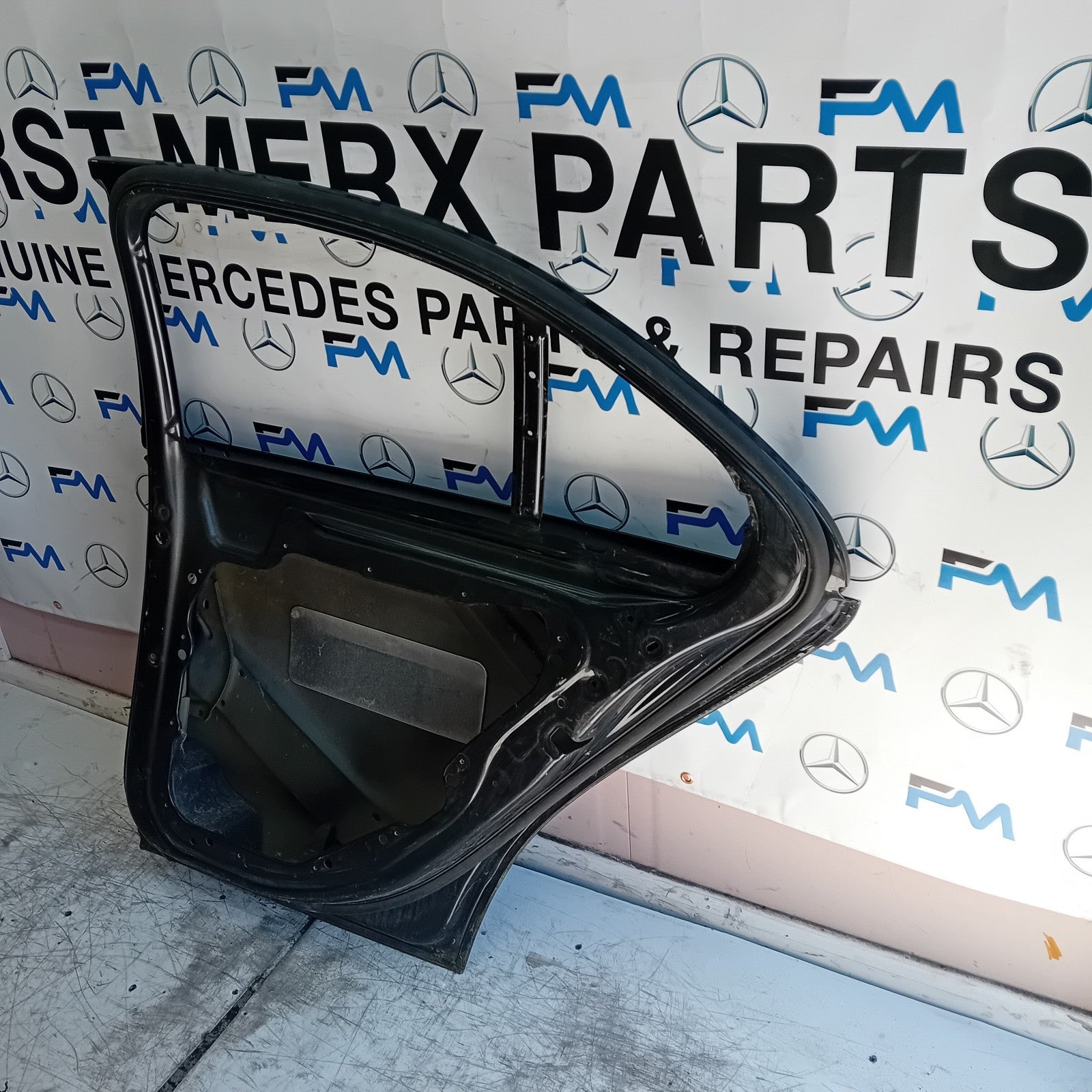 MERCEDES C-CLASS W205 SLN DRIVER REAR DOOR OSR BLACK 2014 ON FMD448