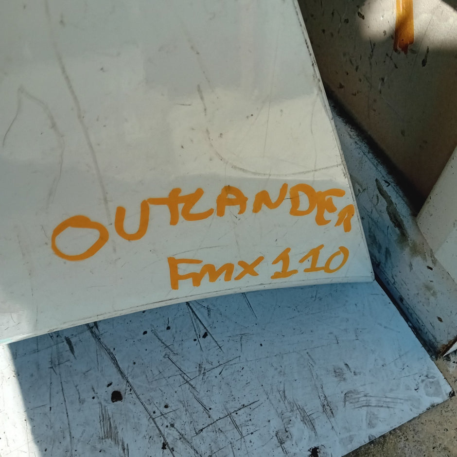 MITSUBISHI OUTLANDER MK3 REAR BUMPER WHITE 2013 COMPLETE FMX110