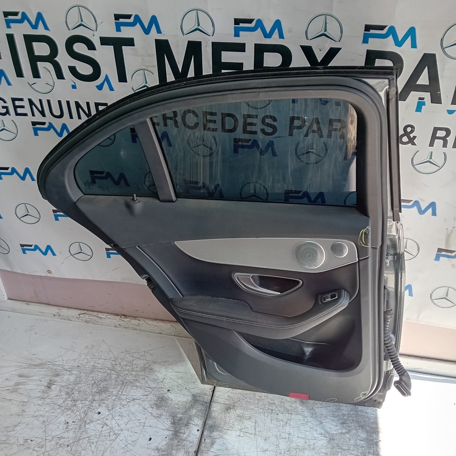 MERCEDES C-CLASS W205 PASSENGER REAR DOOR NSR 2014 GREY COMPLETE FMD487