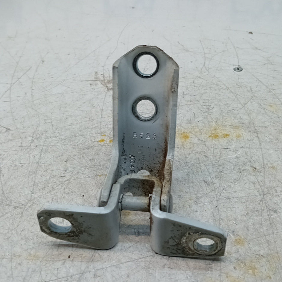 MITSUBISHI OUTLANDER MK3  FRONT DOOR HINGE PANEL A523 A046834 FM001639