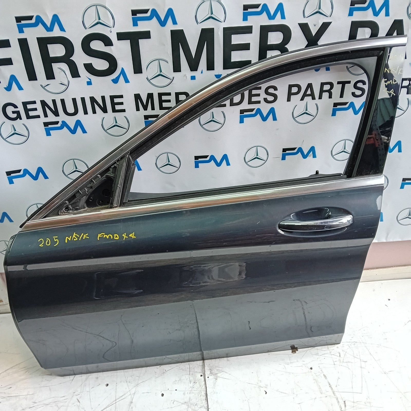 MERCEDES BENZ C-CLASS W205 PASSENGER SIDE FRONT DOOR N/S/F COMPLETE FMD44