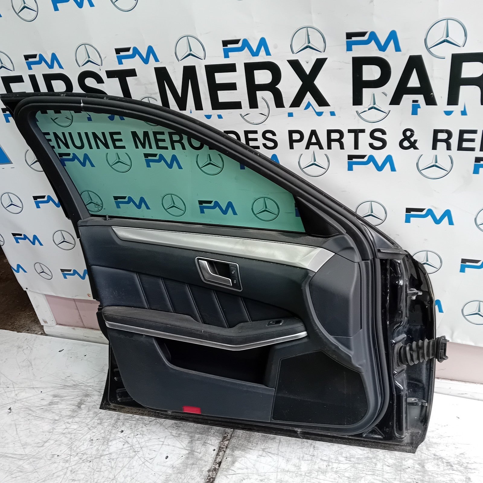 MERCEDES E-CLASS W212 PASSENGER FRONT DOOR NSF 2009-16 BLACK COMPLETE FMD383