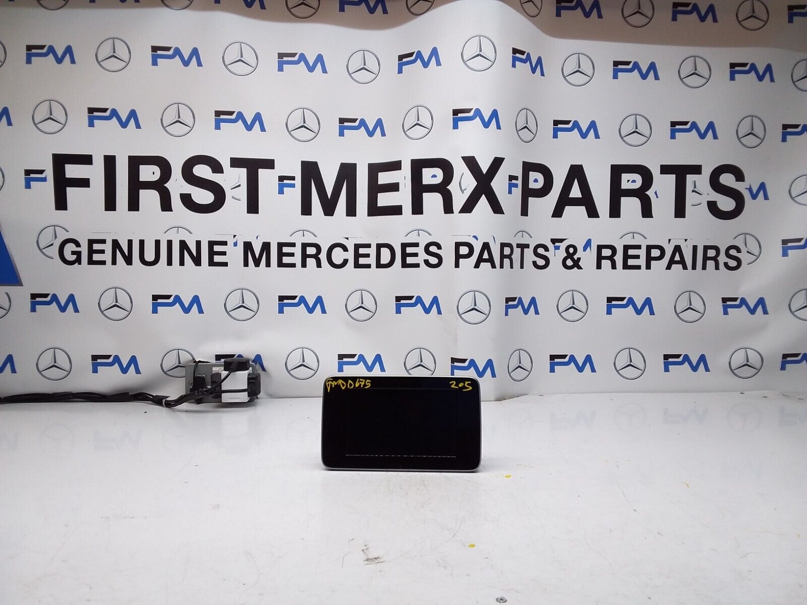 MERCEDES C-CLASS W205 2016 SAT NAV MULTIMEDIA SCREEN A2059004113 FM00675