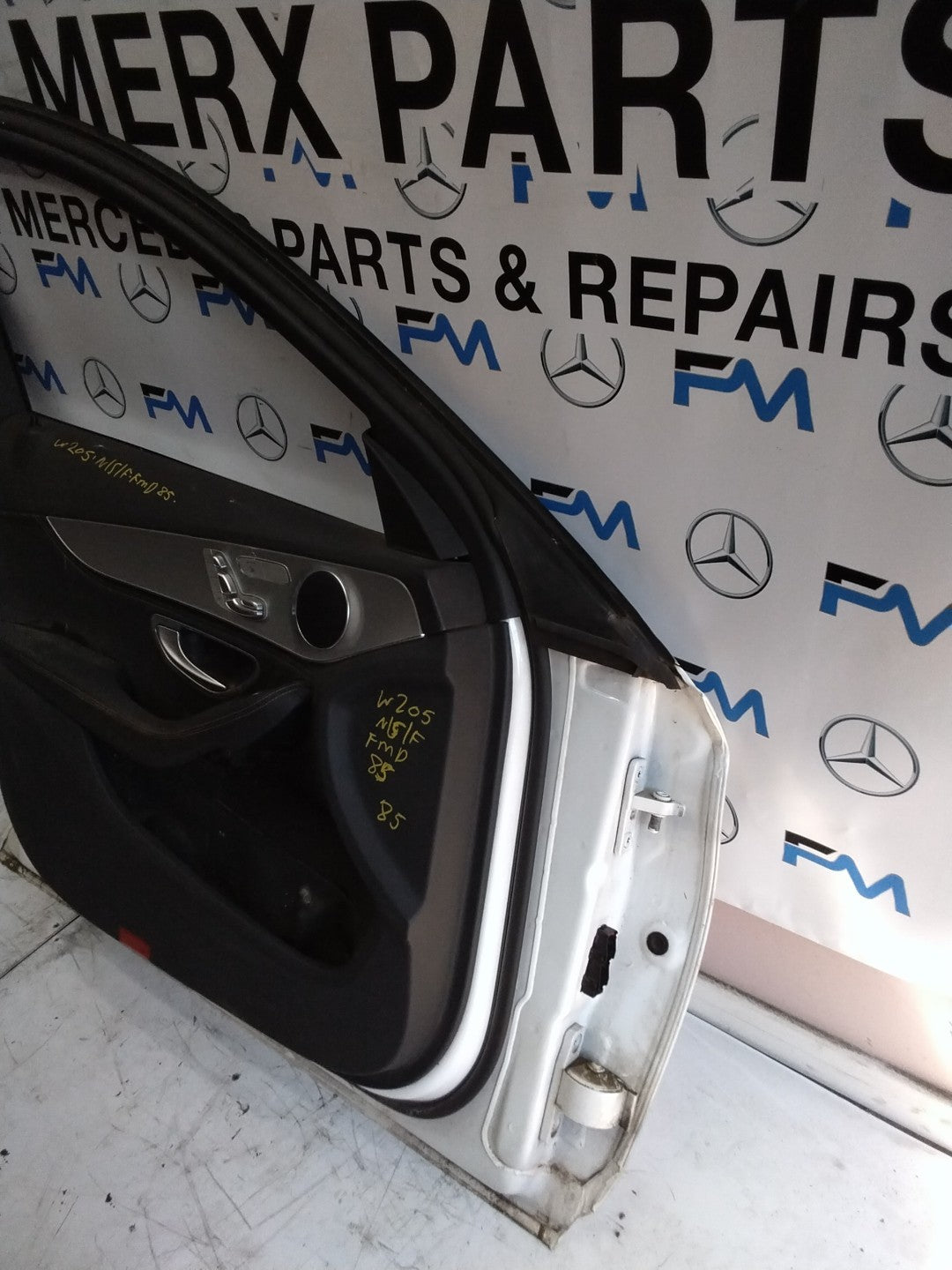 MERCEDES BENZ C-CLASS W205 PASSENGER SIDE FRONT DOOR N/S/F COMPLETE WHITE FMD85