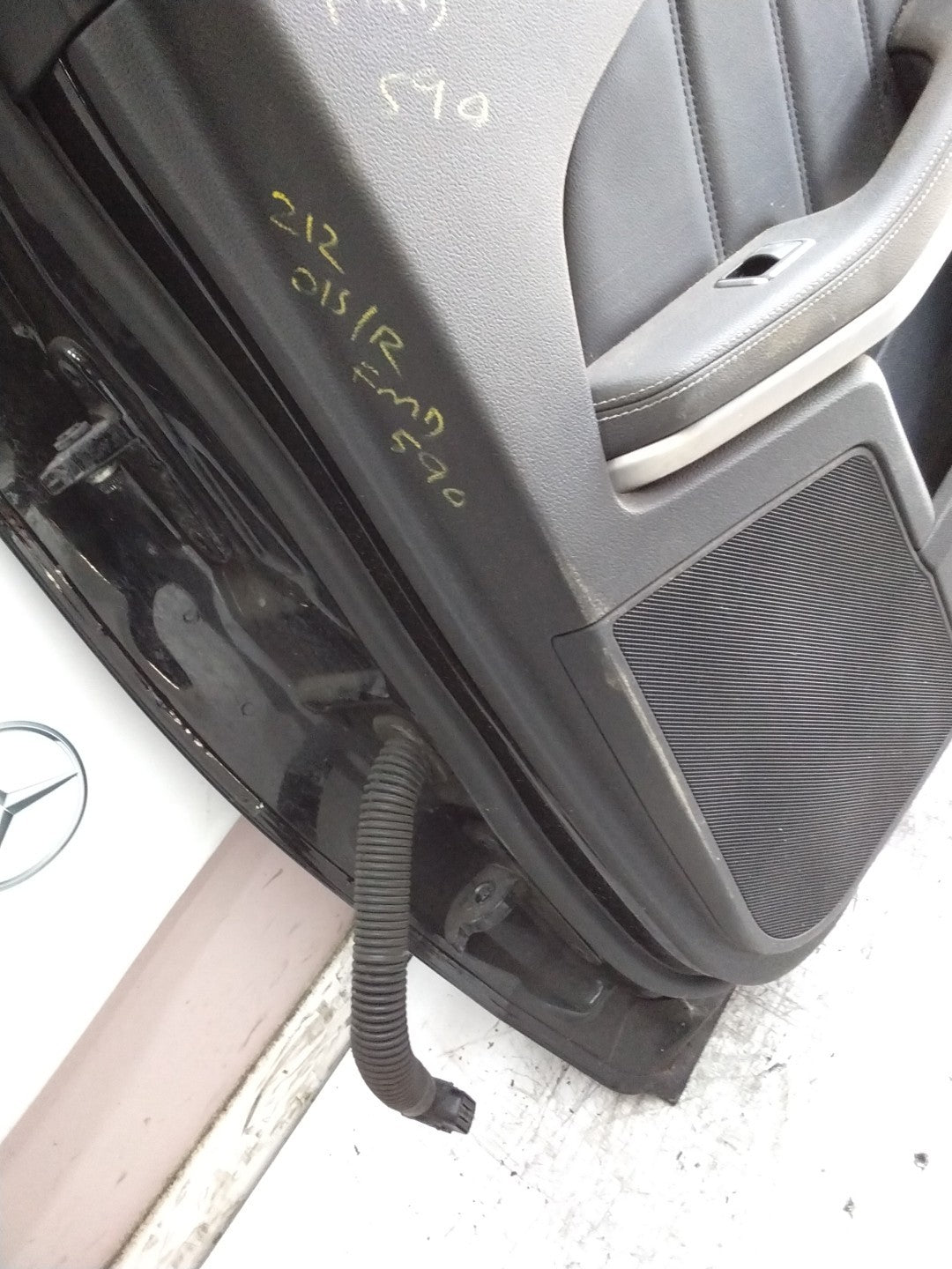 MERCEDES E-CLS W212  DRIVER REAR DOOR OSR BLACK 2009-16 COMPLETE  FMD590
