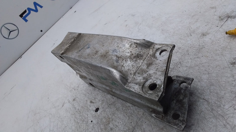 MERCEDES BENZ  C-CLASS W204 LEFT SIDE FRONT CRASH BAR SUPPORT A2046201195 FMR408
