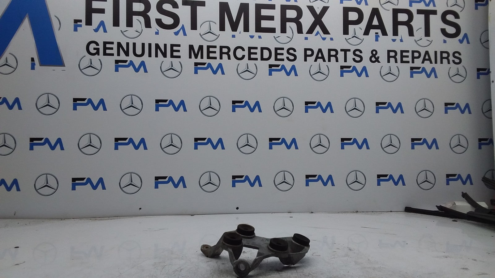 MERCEDES BENZ C-CLASS  ABS PUMP MOUNTING BRACKET A2054312240  FMR395