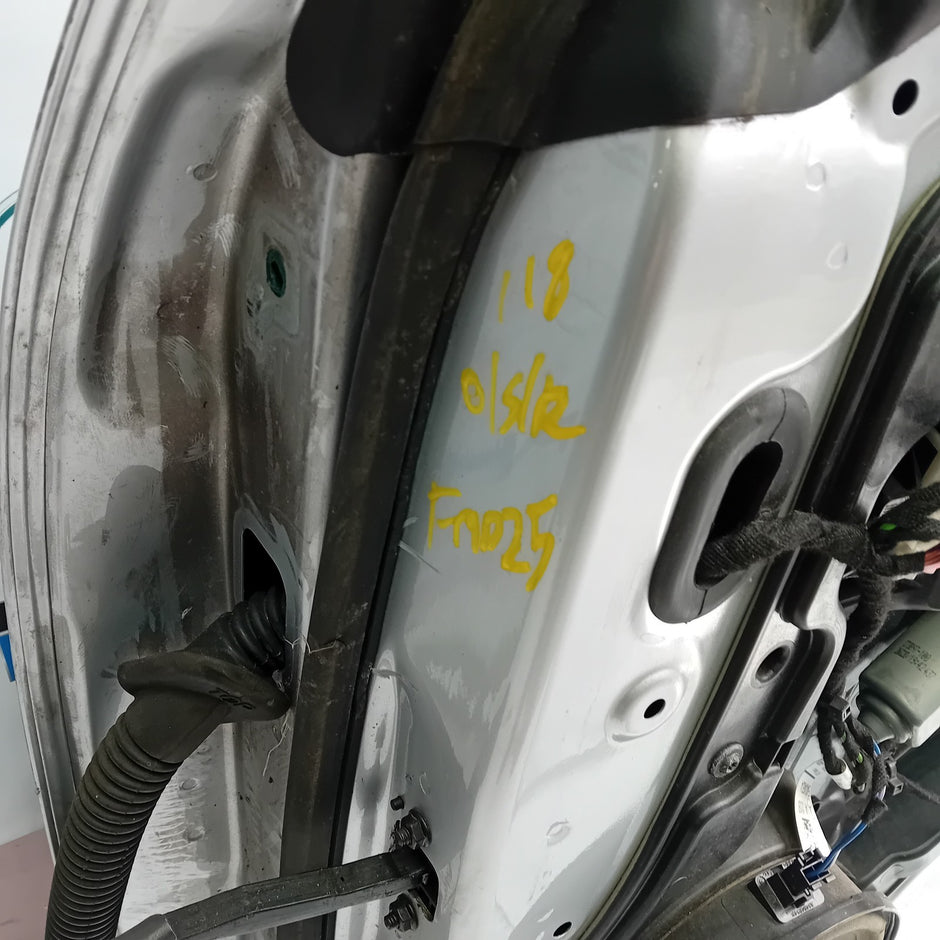 MERCEDES BENZ CLS W118 DRIVER REAR DOOR (OFF SIDE REAR) WHITE FMD25