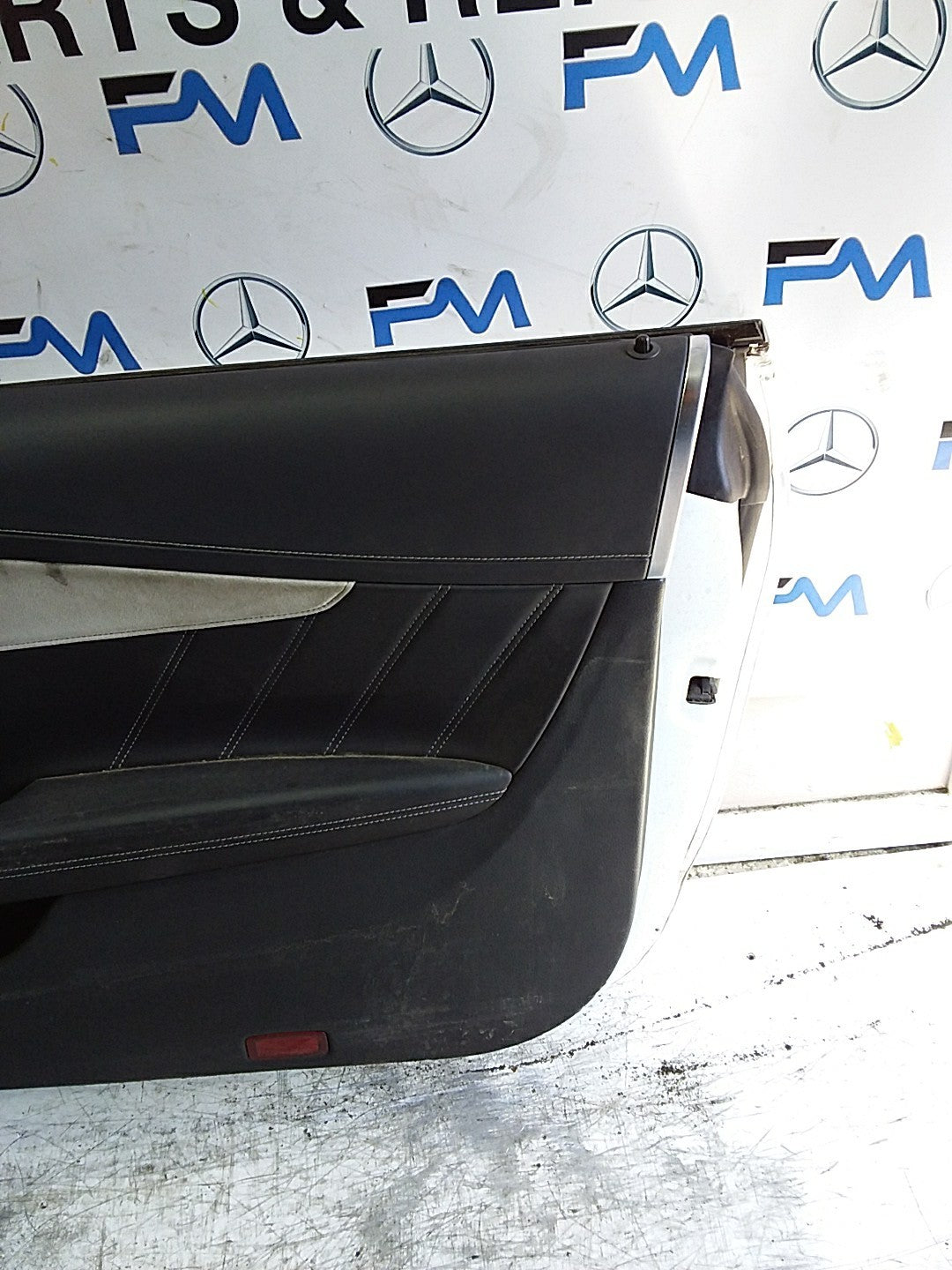 MERCEDES C-CLS C205  PASSENGER FRONT DOOR OSF WHITE 2016 ONWARDS COMPLETE FMD614