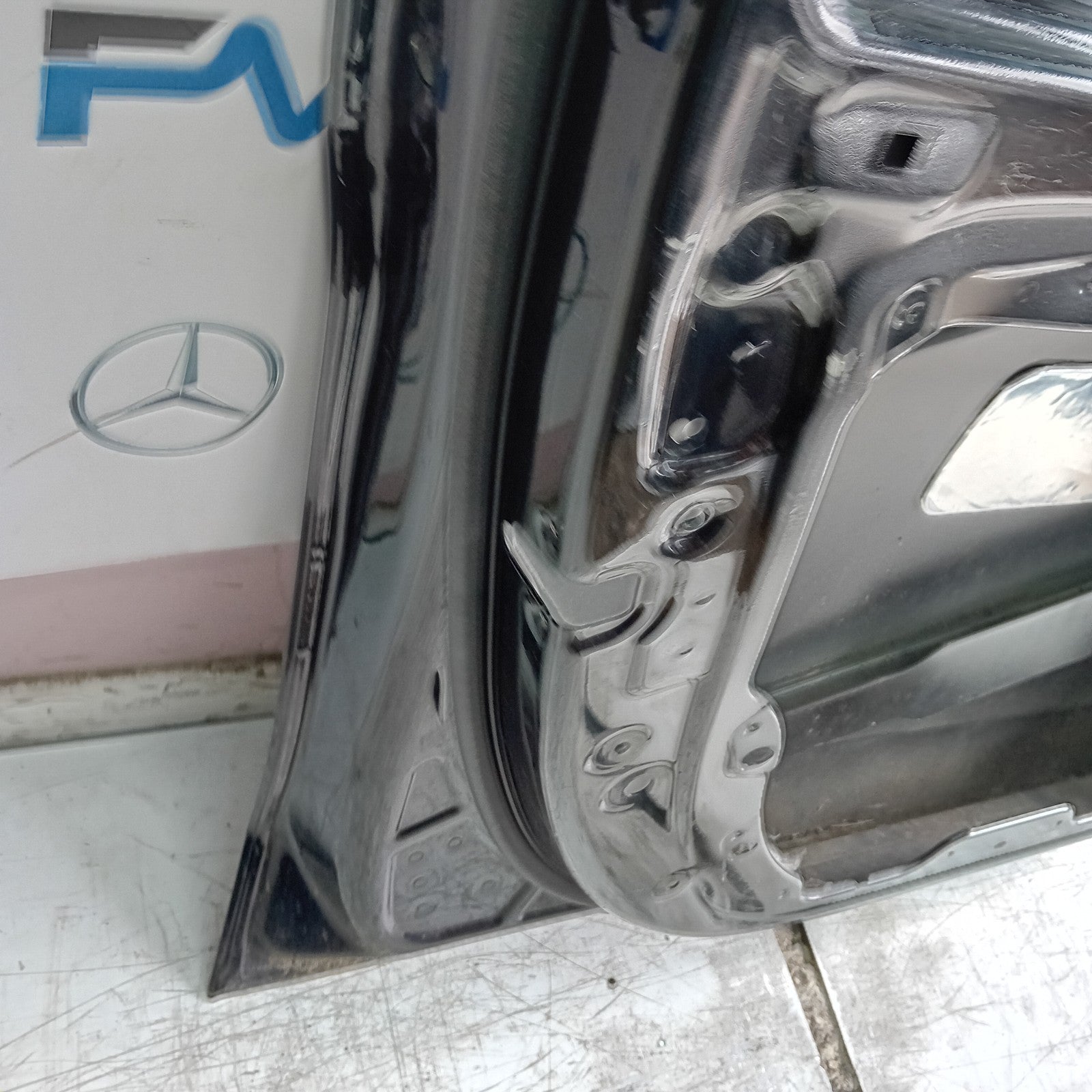 MERCEDES C-CLASS W205 SLN PASSENGE FRONT DOOR NSF BLACK 2014 ON FMD373