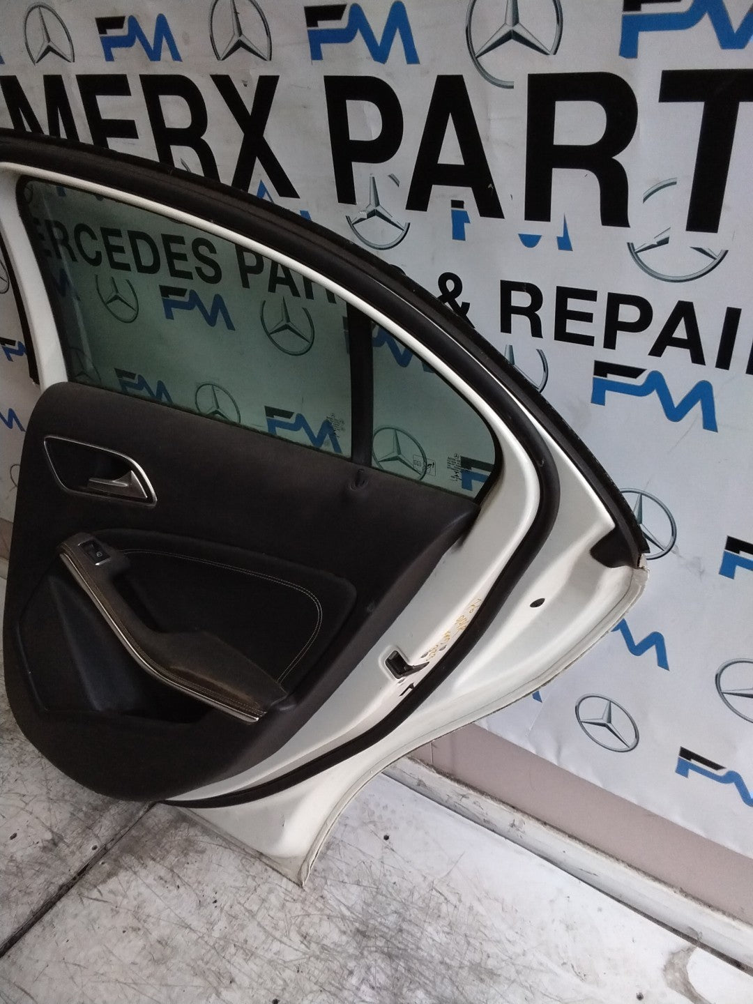 MERCEDES C-CLASS W176 DRIVER REAR DOOR OSR WHITE 2012-18 COMPLETE FMD323