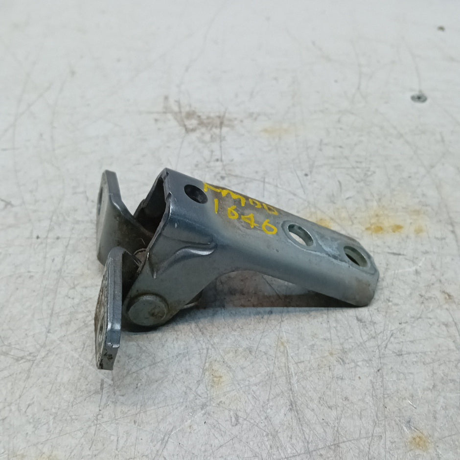MITSUBISHI OUTLANDER MK3  FRONT DOOR HINGE PANEL E1 A046834 FM001646