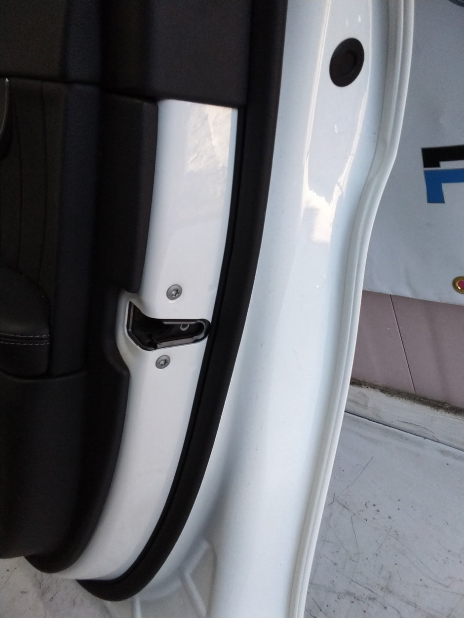 MERCEDES BENZ C-CLASS W205 DRIVER SIDE FRONT DOOR O/S/F COMPLETE WHITE  FMD88