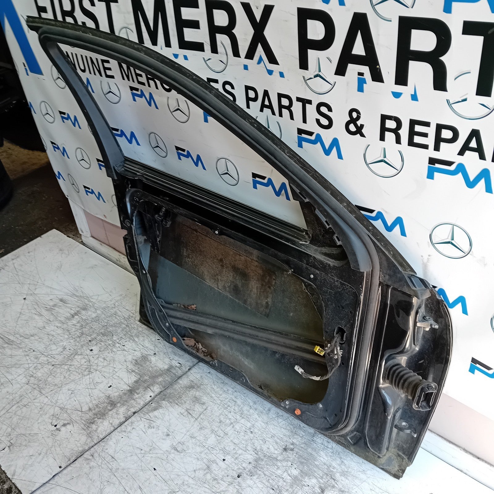 MERCEDES BENZ  BENZ C-CLASS W204 PASSENGER FRONT DOOR NSF 2012 BLACK FMD527