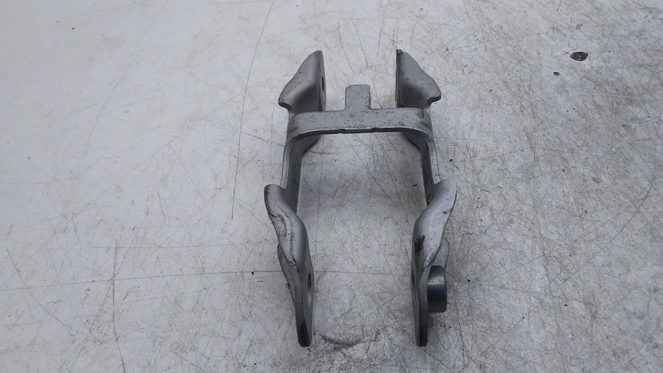 MERCEDES BENZ B-CLASS W246 ENGINE MOUNT BRACKET A2462400809 FMR451