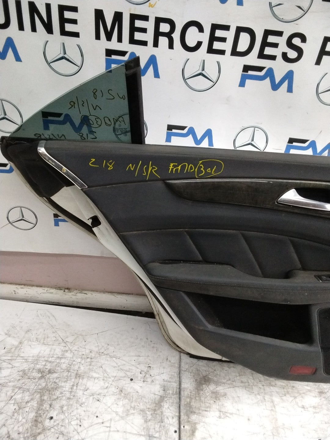 MERCEDES CLS W218  COUPE PASSENGER REAR DOOR NSR WHITE 2011-17 COMPLETE FMD301