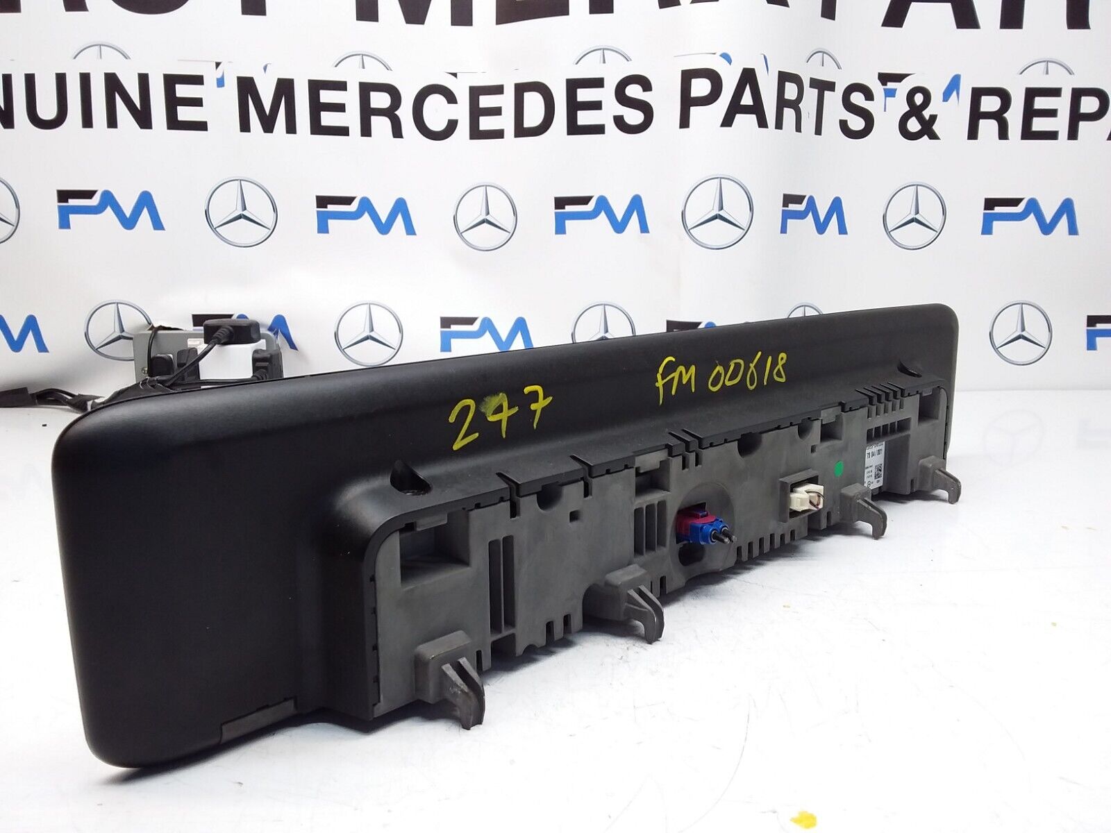 MERCEDES B-CLASS W247 DISPLAY SCREEN INSTRUMENT CLUSTER A2479008605 FM00618