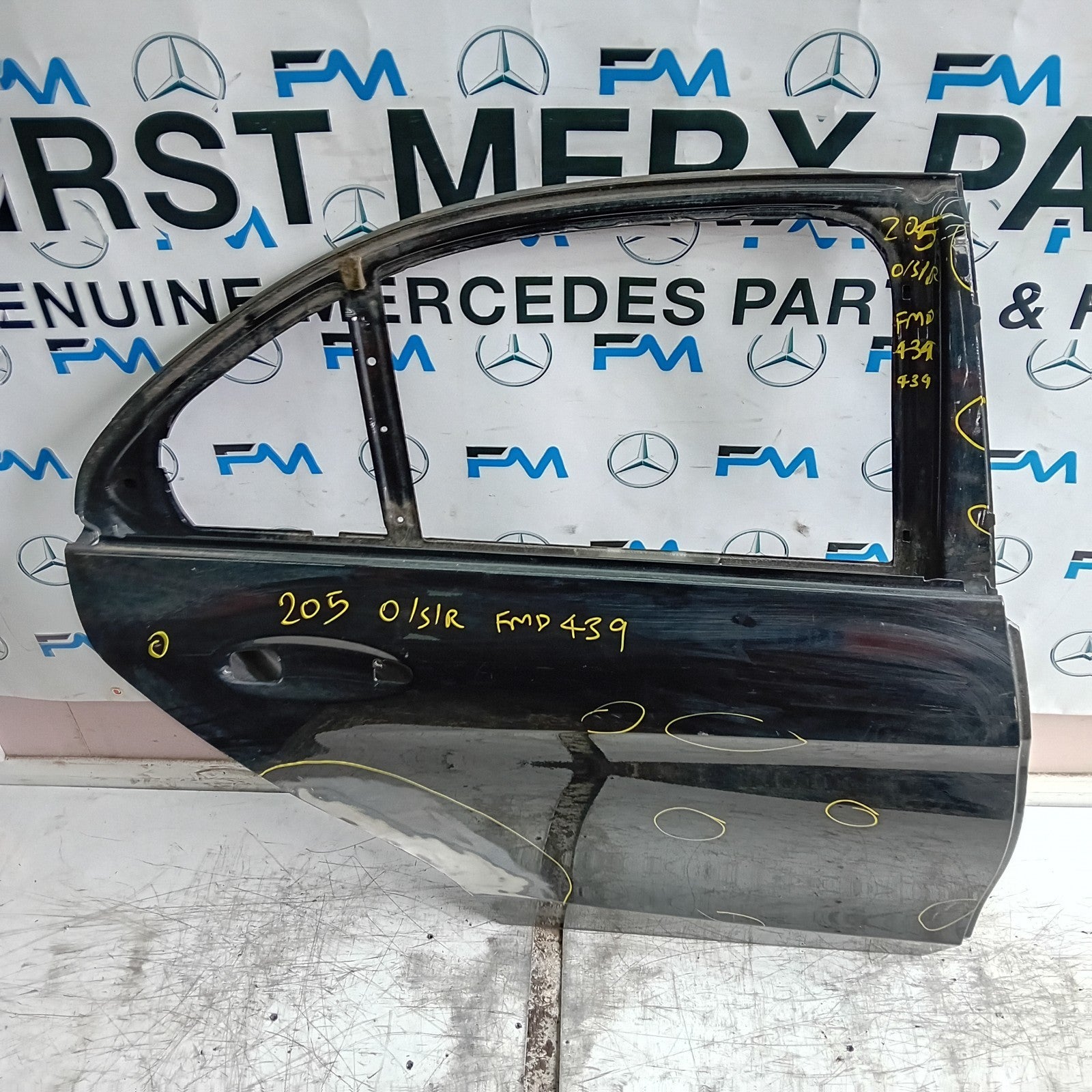 MERCEDES C-CLASS W205 SLN DRIVER REAR DOOR OSR BLACK 2014 ON FMD439