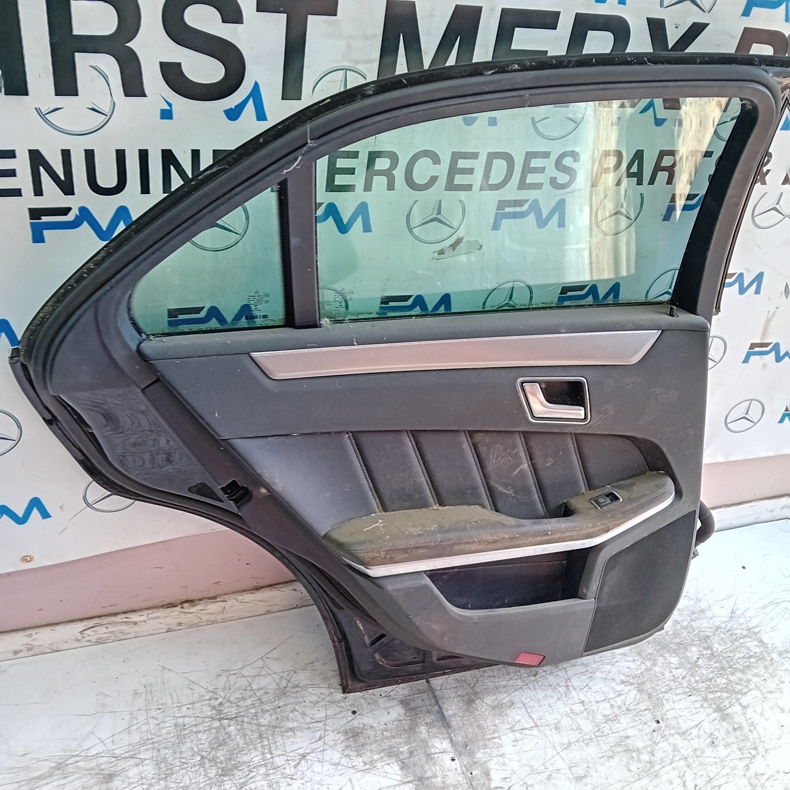 MERCEDES E-CLASS W212 PASSENGER REAR DOOR NSR BLACK 2009-16 COMPLETE FMD474