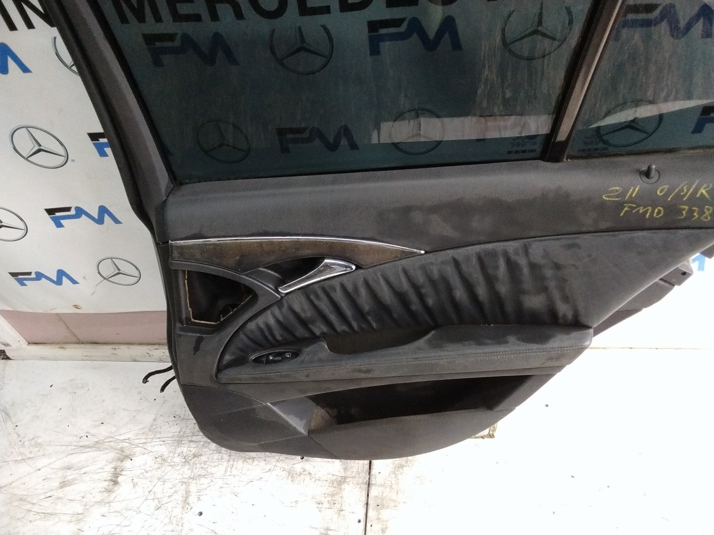 MERCEDES E-CLASS W211 SLN DRIVER REAR DOOR OSR SILVER 2003-09 COMPLETE FMD338