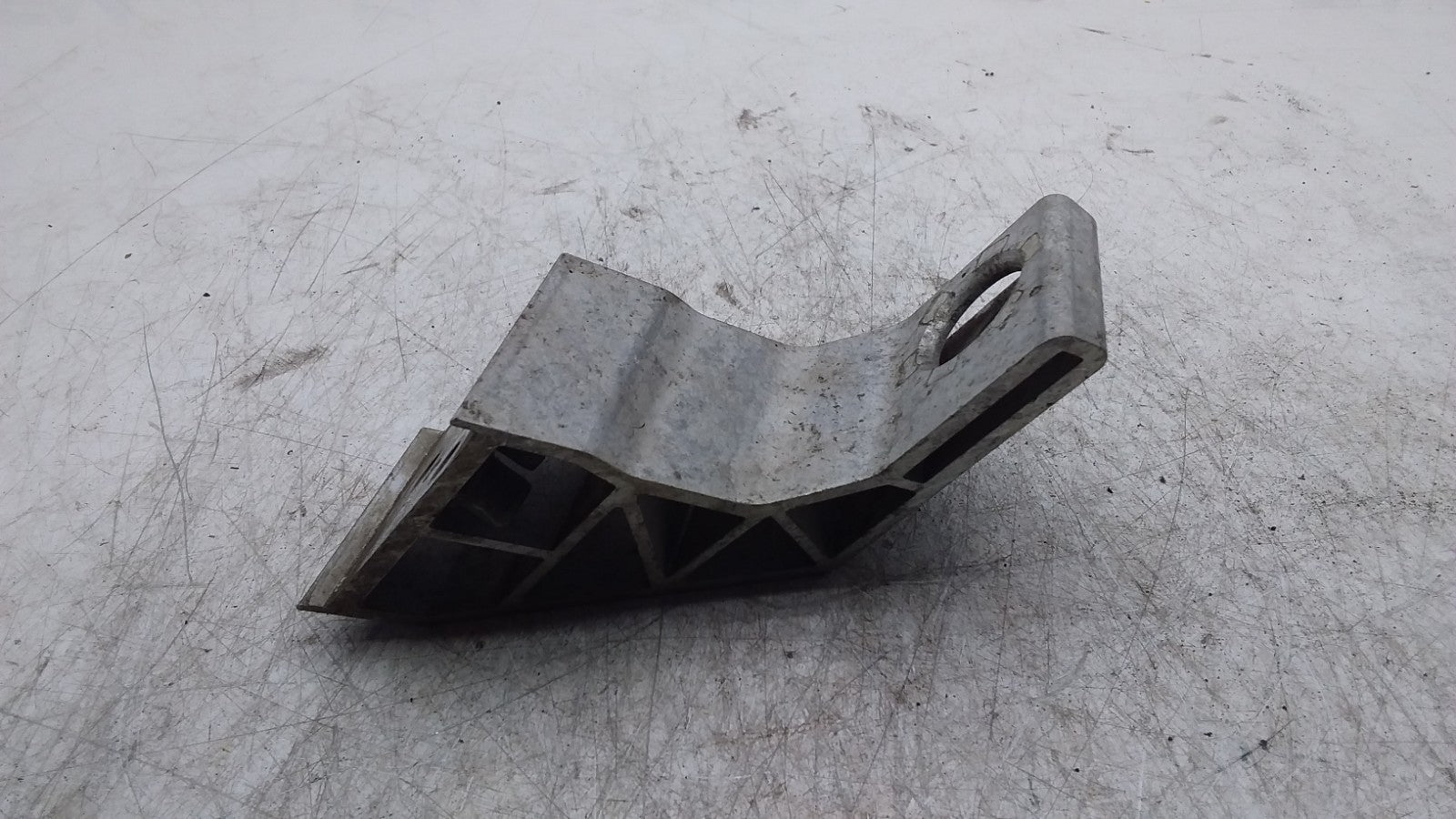 MERCEDES BENZ  C-CLASS  RADIATOR MOUNT BRACKET LEFT SIDE A2055014120  FMR399