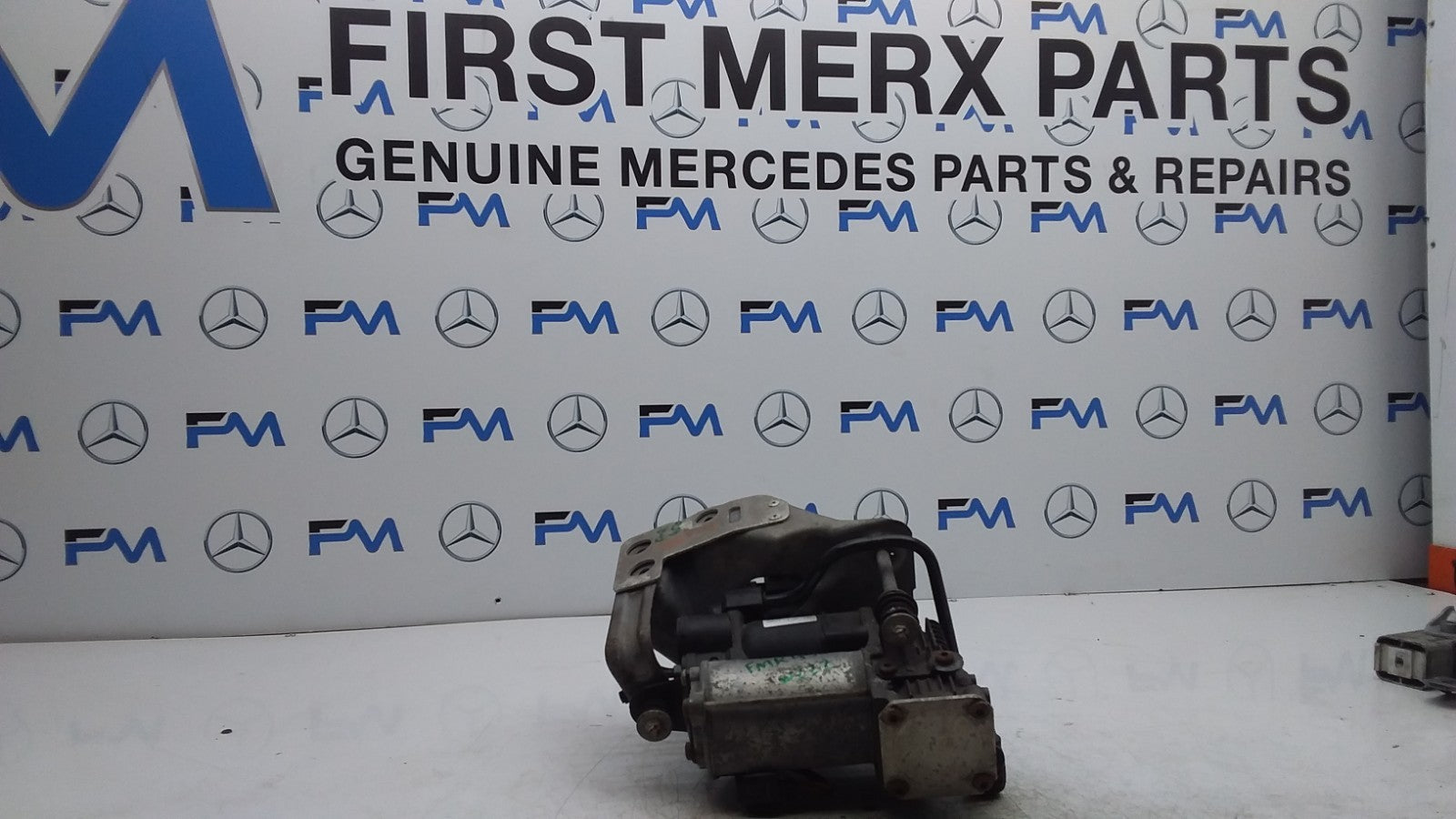 MERCEDES BENZ S-CLASS W222 AIR SUSPENSION COMPRESSOR A2223200604 FMR450