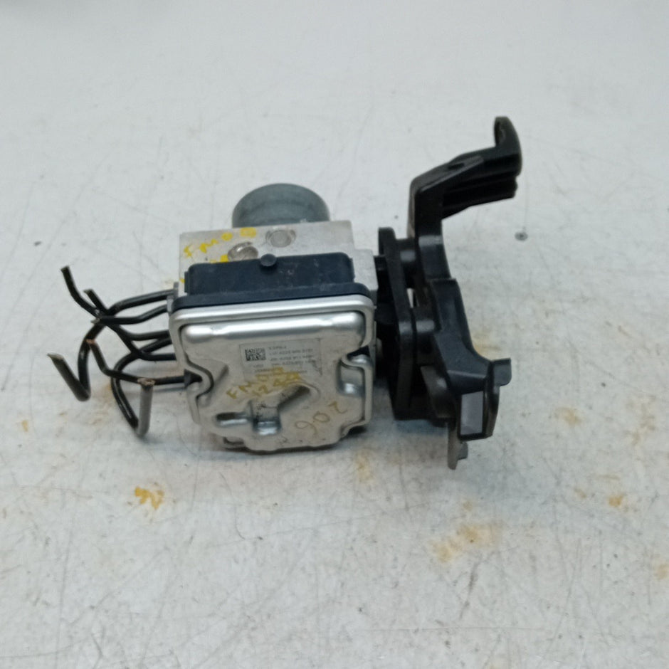 MERCEDES BENZ C-CLASS W206 ABS PUMP MODULE CONTROL UNIT A2239003737 FM001249