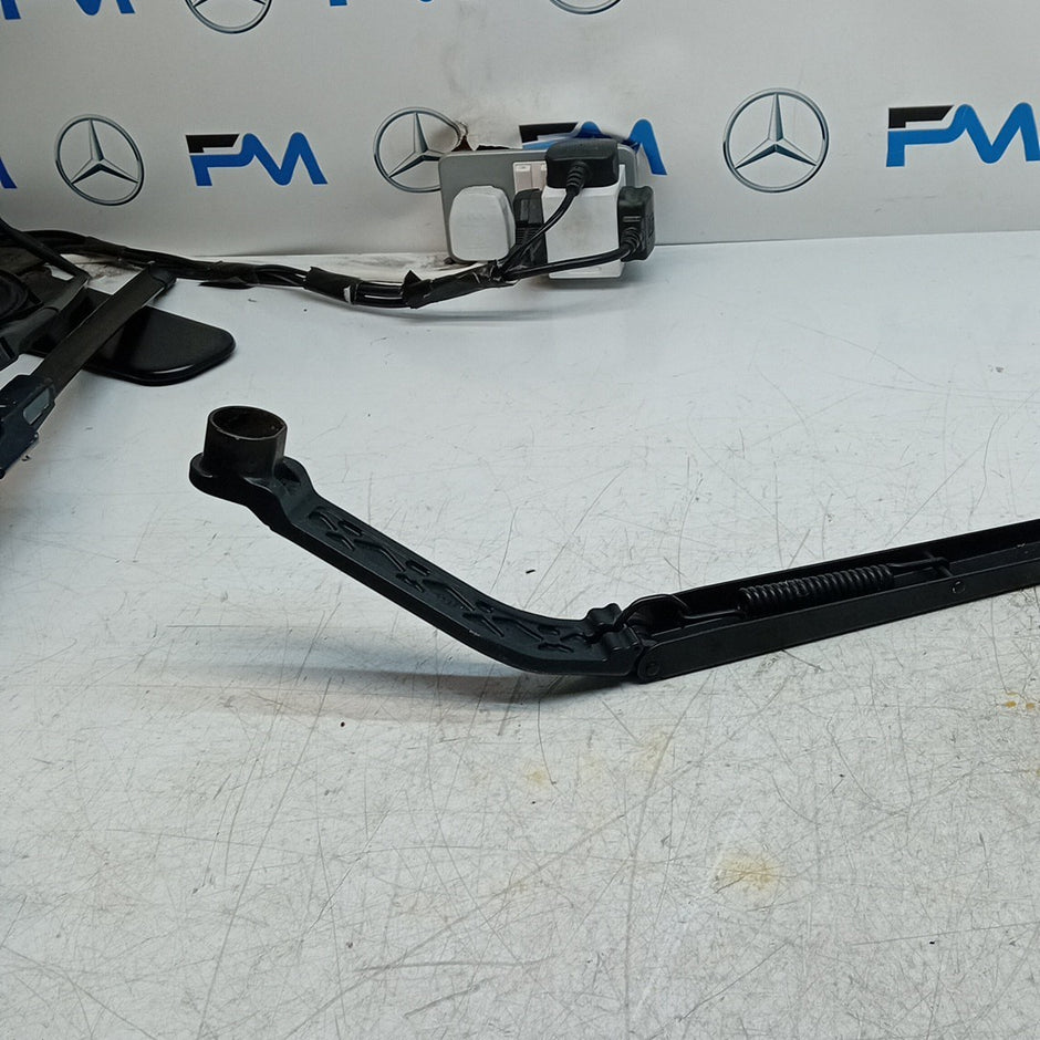 MITSUBISHI OUTLANDER MK3 FRONT   WIPER WINDSCREEN ARM 8252 FM001597