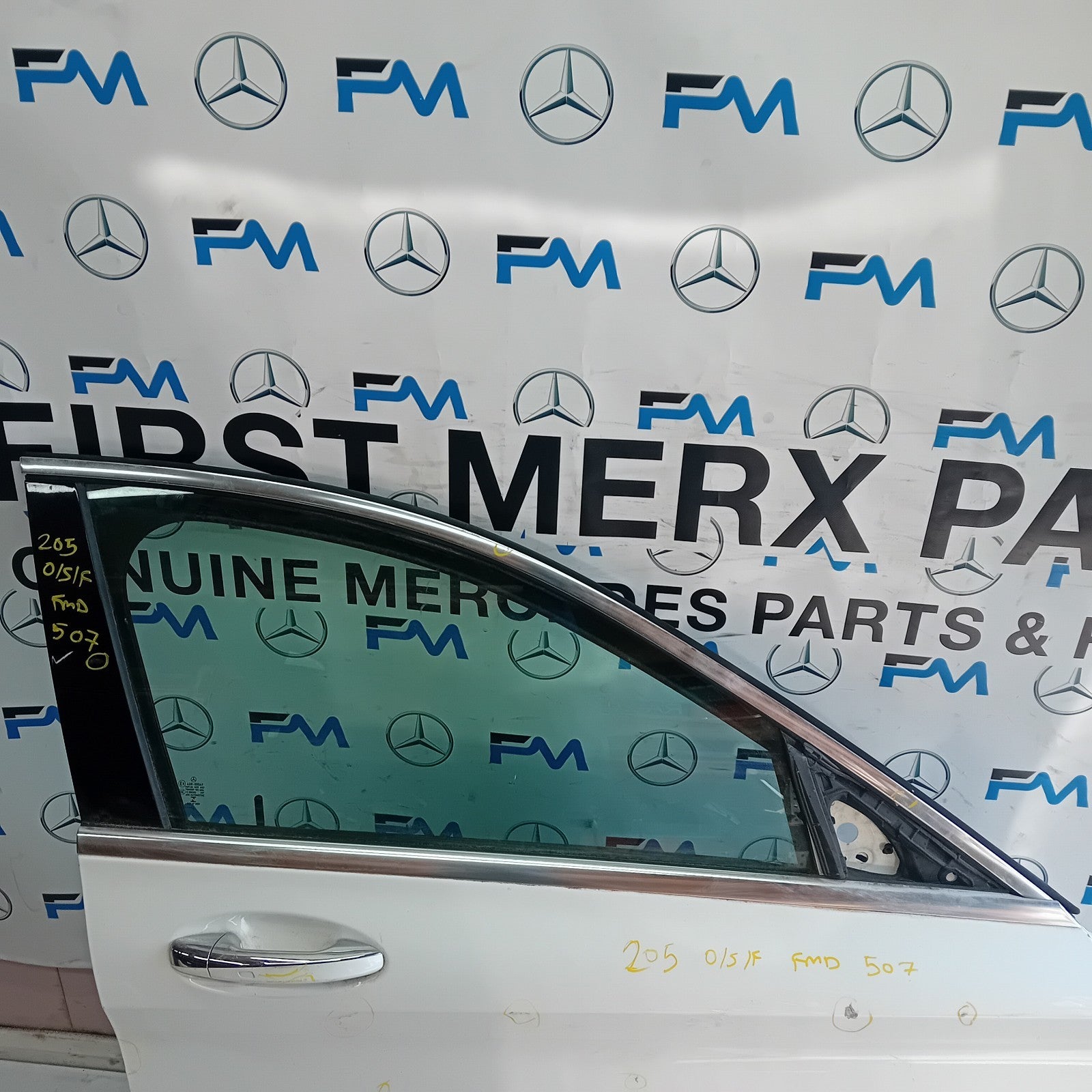 MERCEDES BENZ C-CLASS W205 DRIVER FRONT DOOR OSF 2014 WHITE  FMD507