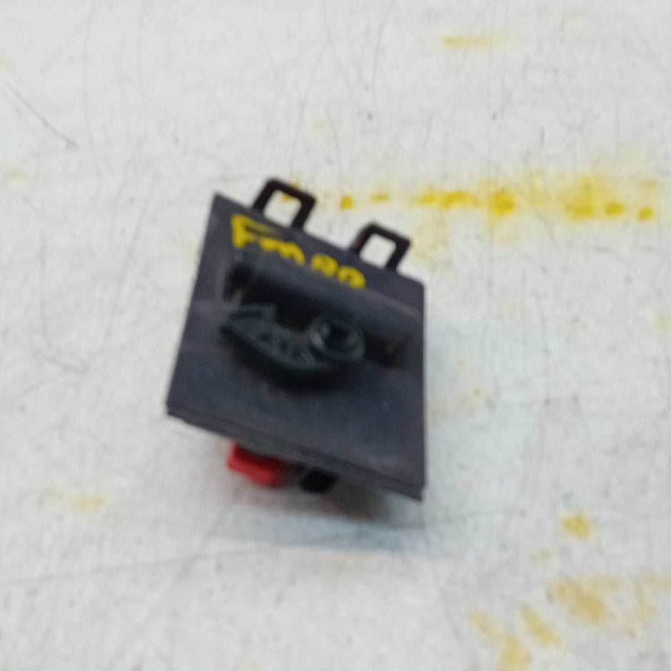 MERCEDES BENZ FUEL FILLER FLAP LOCKING MOTOR A0008207703 FM001331