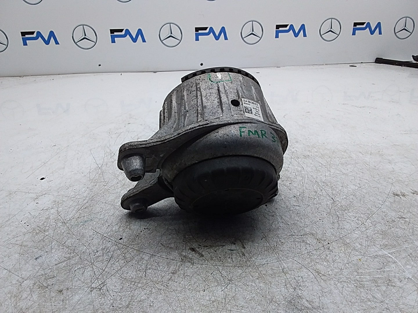 MERCEDES BENZ  C-CLASS W205  ENGINE MOUNT RIGHT OS A2052406717 FMR331