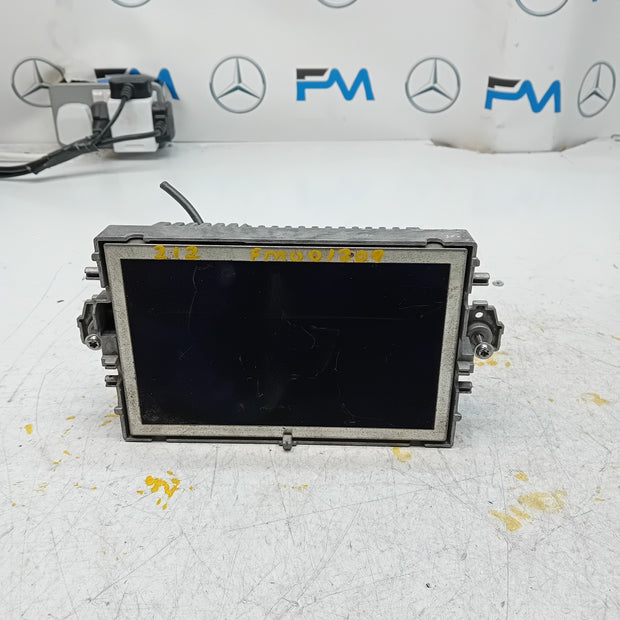 MERCEDES BENZ E-CLASS W212 SAT NAV DISPLAY SCREEN A2129000829 FM001209