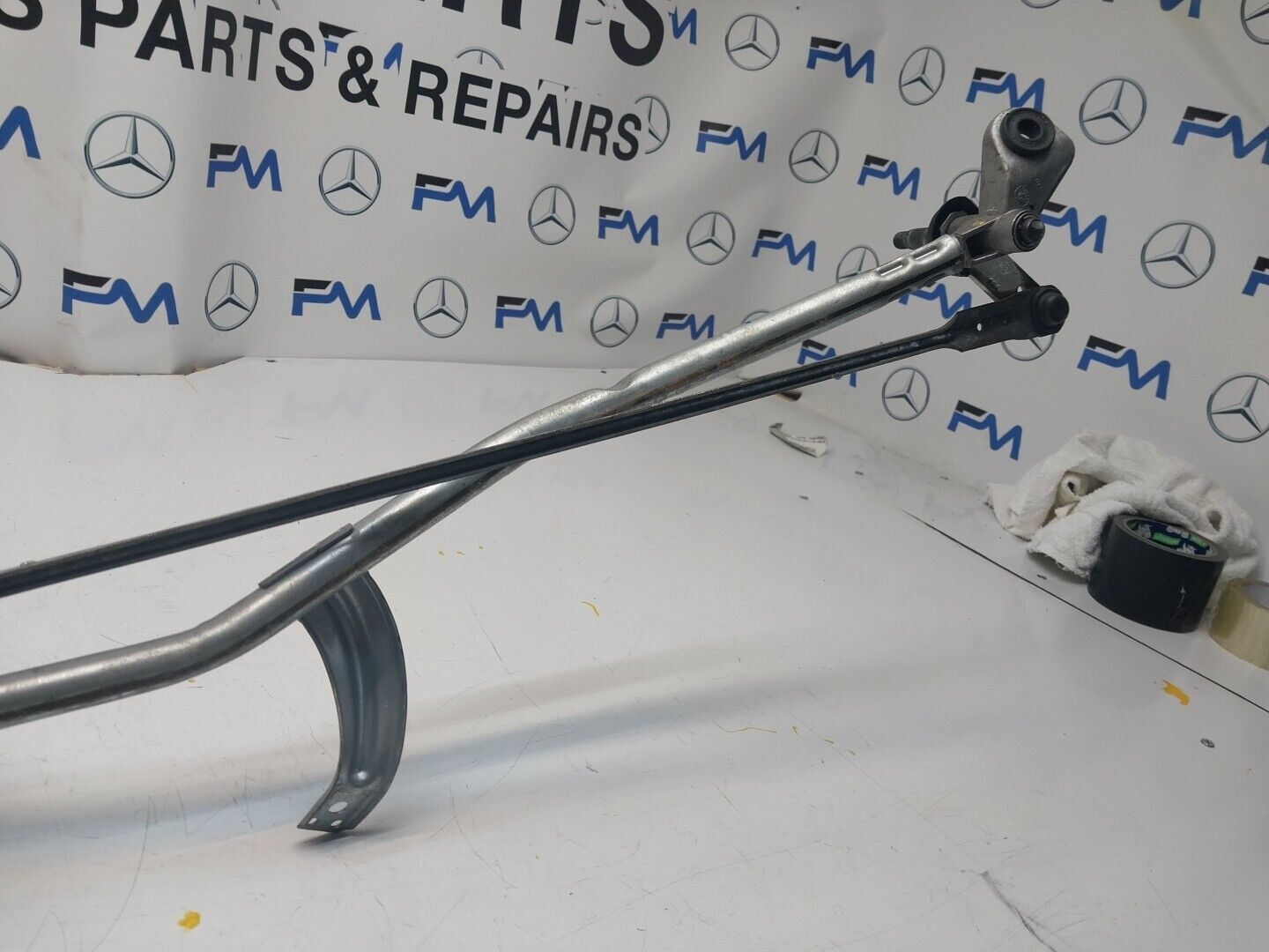 14-21 MERCEDES C CLASS WINDSCREEN WIPER MOTOR & LINKAGE FRONT A2058200940FM00216