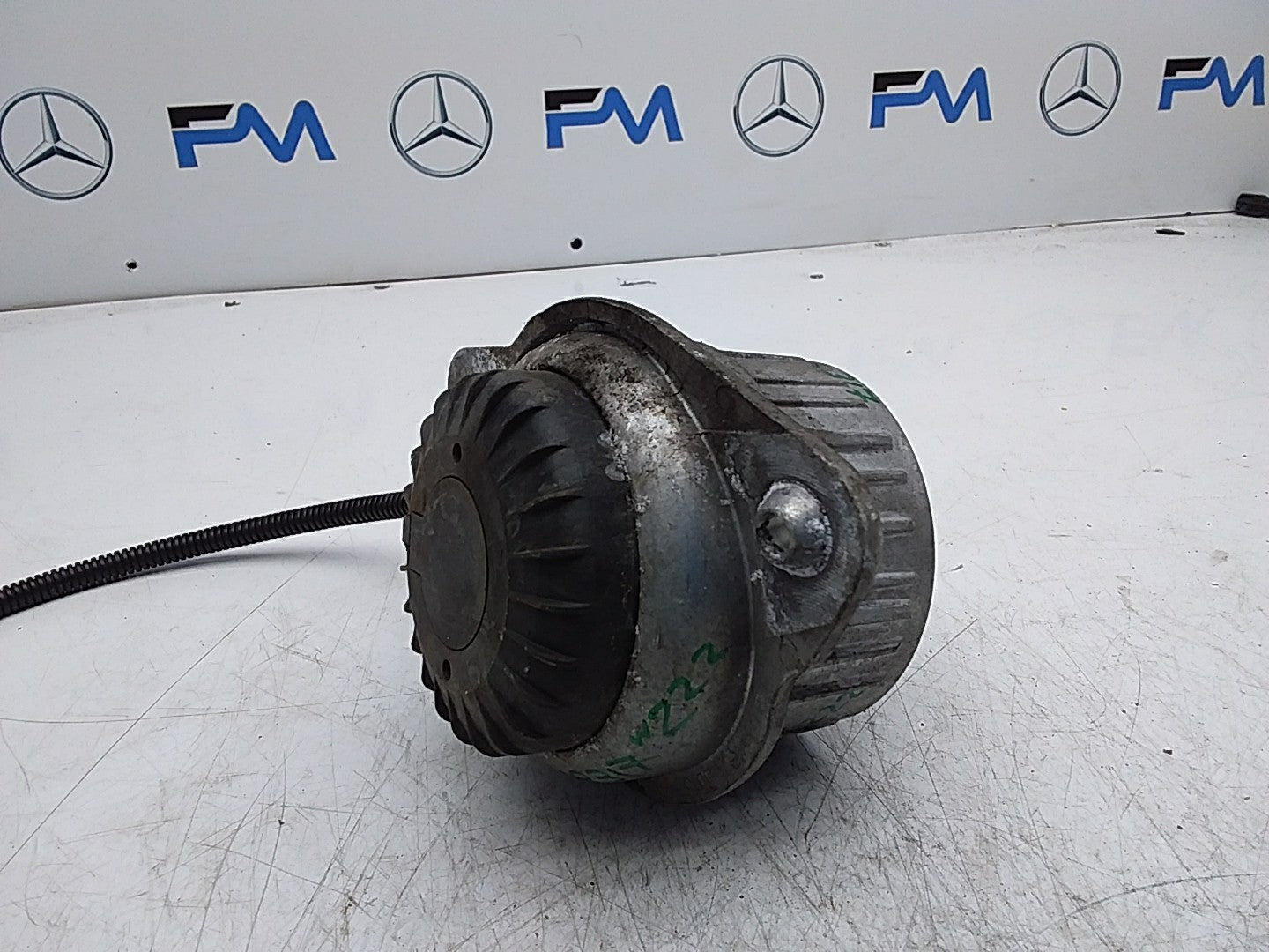 MERCEDES BENZ  S-CLASS W222  ENGINE MOUNT LEFT A2222404500 FMR317