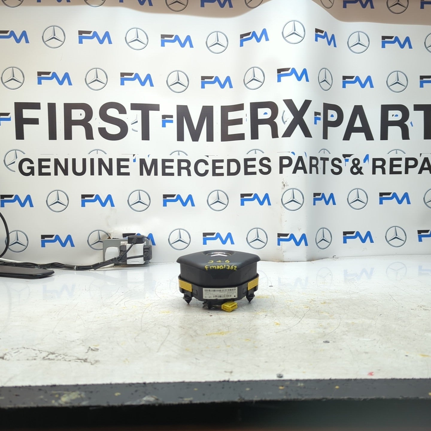 MERCEDES BENZ  B-CLASS W246 STEERING WHEEL AIRBAG DRIVER OS RIGHT Q3  FM001362