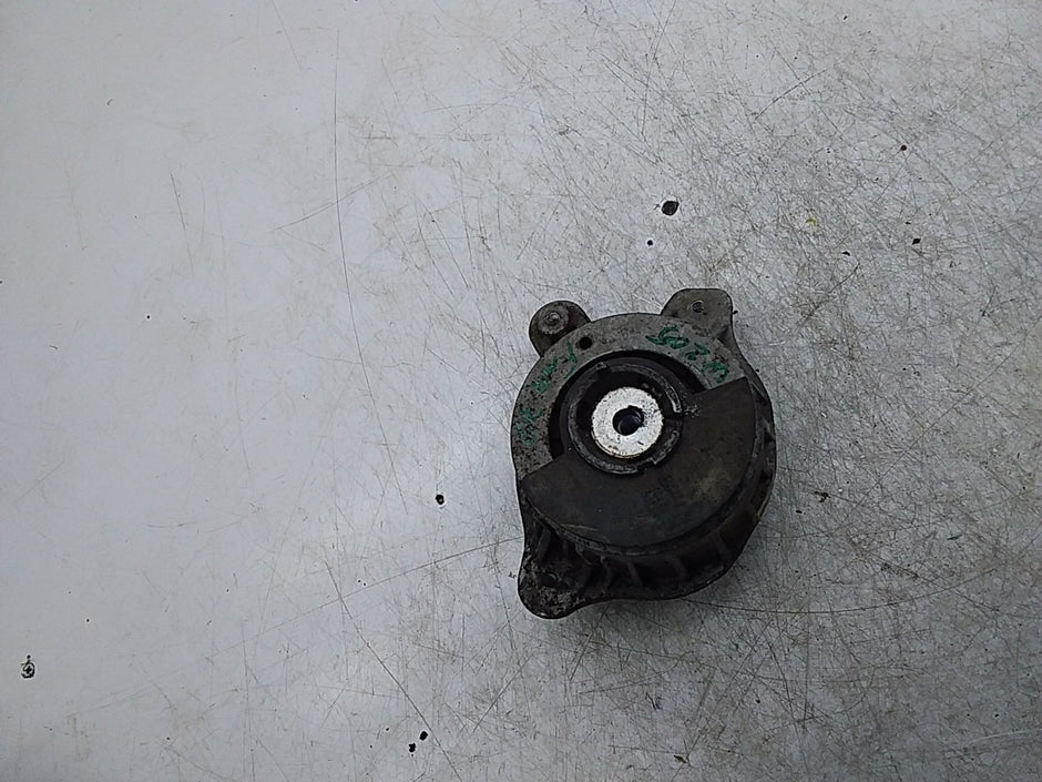MERCEDES BENZ  C-CLASS W205  ENGINE MOUNT LEFT NS A2052406417 FMR318