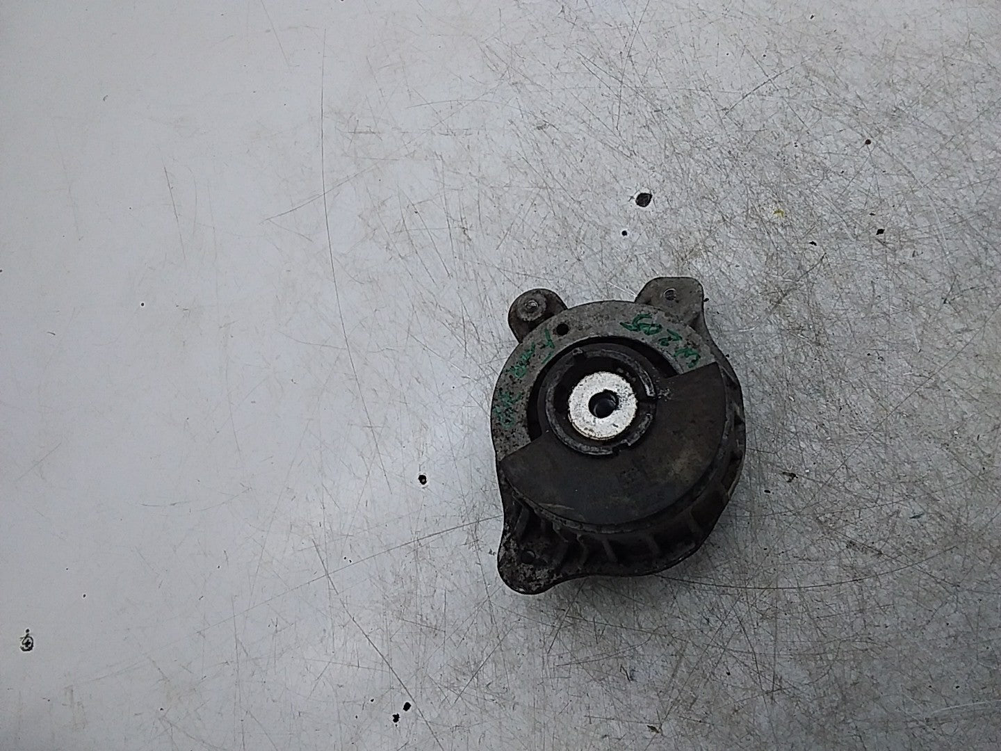 MERCEDES BENZ  C-CLASS W205  ENGINE MOUNT LEFT NS A2052406417 FMR318