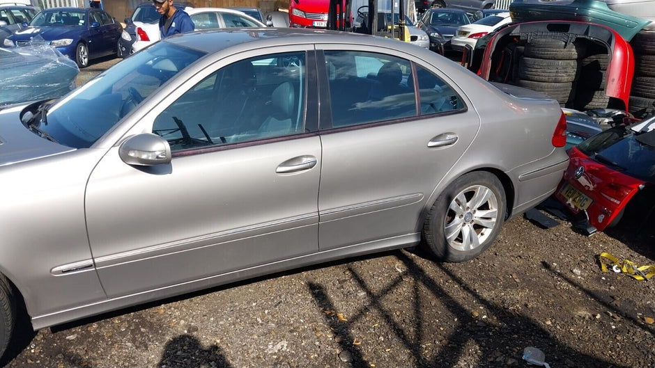 MERCEDES BENZ E-CLASS W211  BREAKING / AIR BAGS ( STEERING WHEEL, KNEE, ROOF )