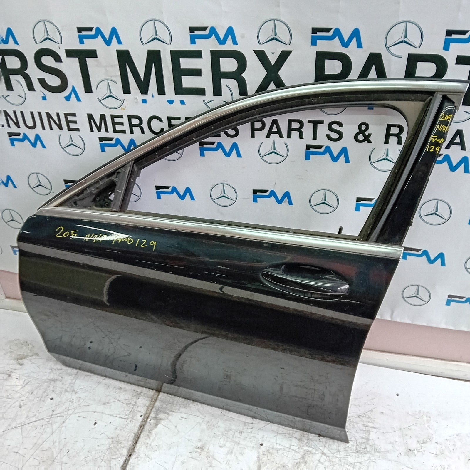 MERCEDES BENZ C-CLASS W205 PASSENGER SIDE FRONT DOOR N/S/F  BLACK FMD129