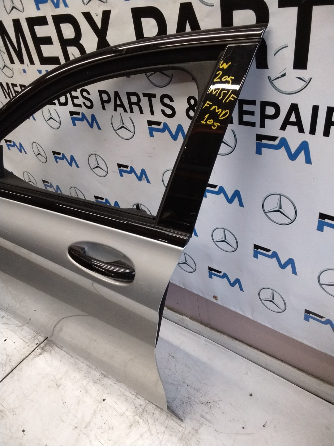 MERCEDES C-CLASS W205 PASSENGER SIDE FRONT DOOR N/S/F COMPLETE SILVER FMD105