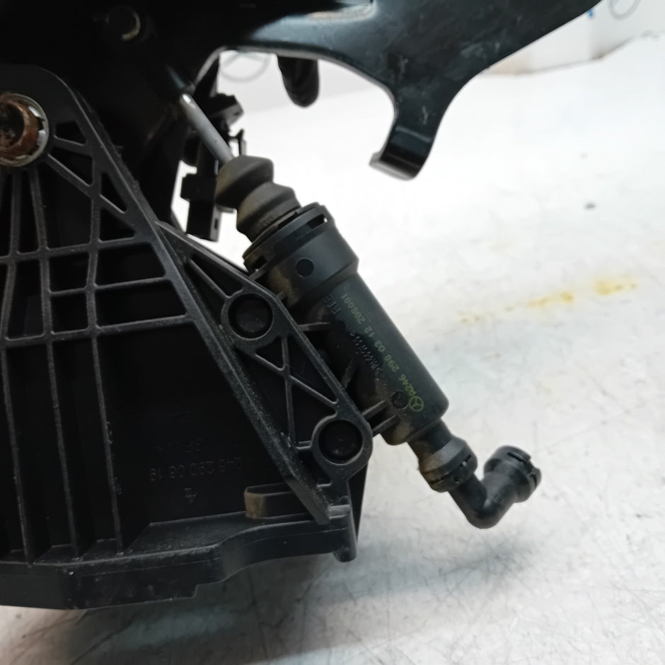 MERCEDES B-CLASS W246 CLUTCH PEDAL WITH CYLIBDER A2462900619 2015  FM001477