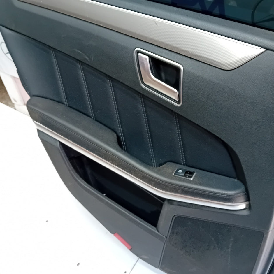 MERCEDES BENZ E-CLASS  W212 PASSENGER SIDE REAR DOOR ( NEAR SIDE REAR ) FM06