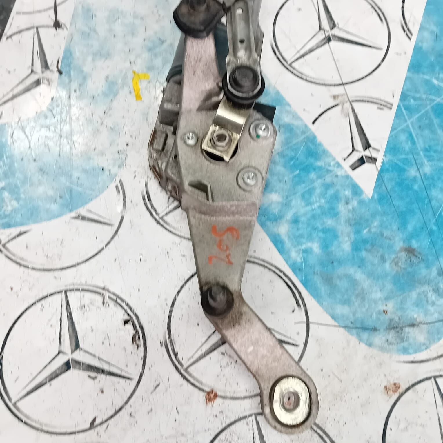 MERCEDES BENZ C-CLASS W205 2014-2018 FRONT WIPER MOTOR AND LINKAGE A2058200940