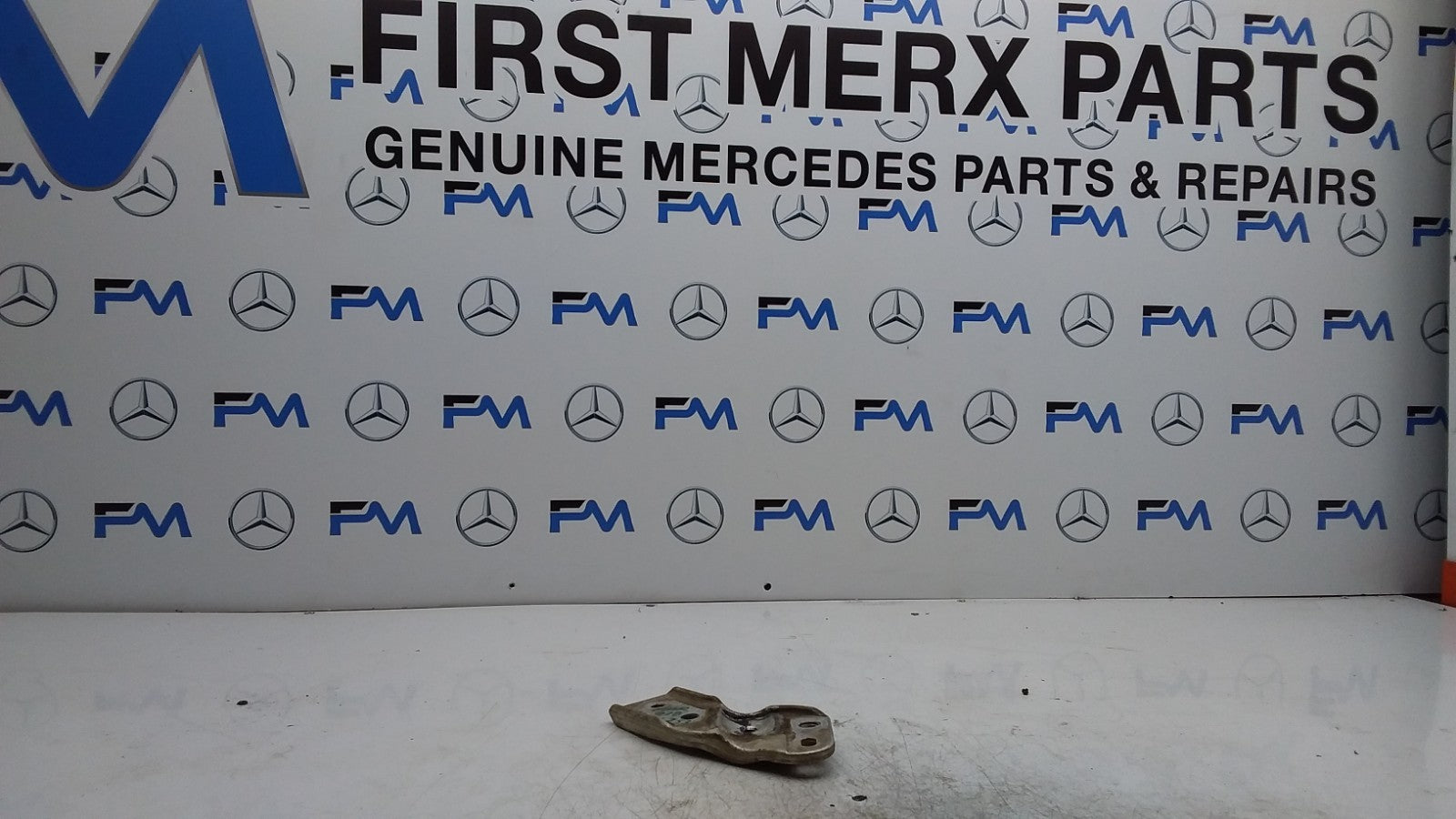 MERCEDES  C-CLASS W205 FRONT LEFT SUBFRAME MOUNTING BRACKET A2053230140 FMR428