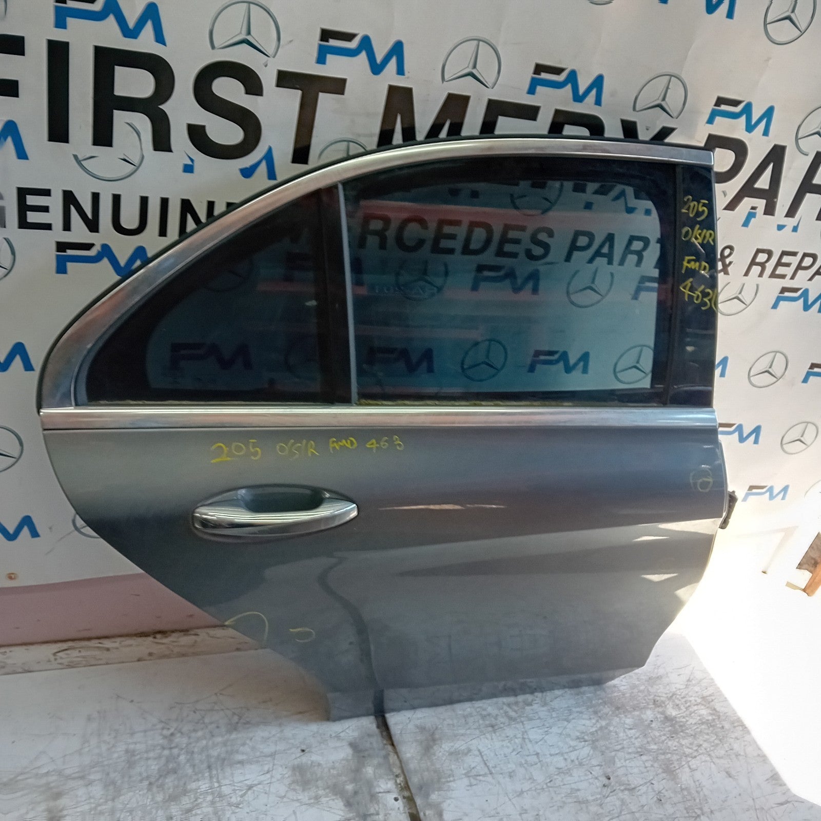MERCEDES C-CLASS W205 SLN DRIVER REAR DOOR OSR GREY 2014 COMPLETE FMD463