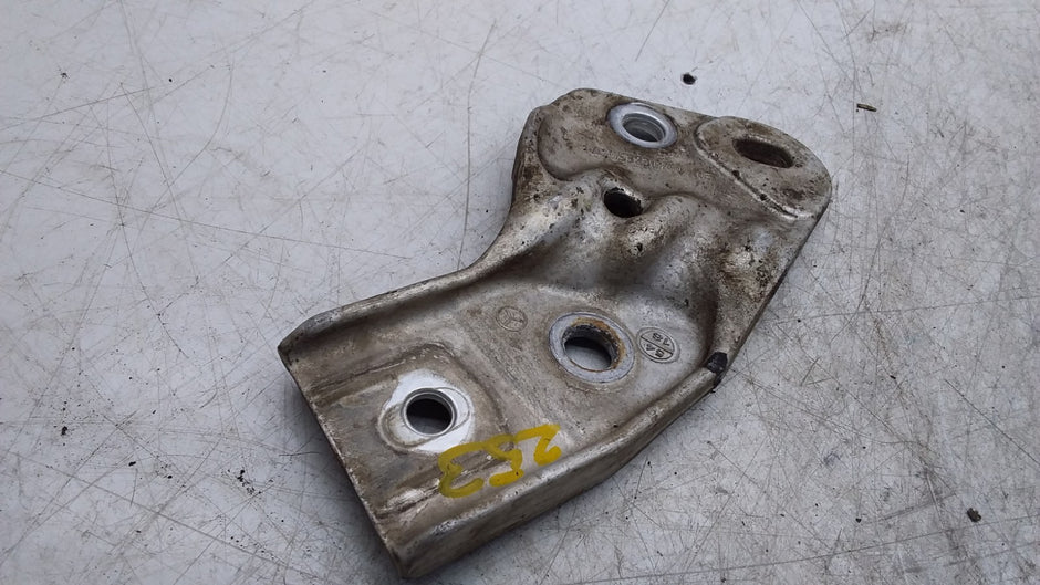 MERCEDES  C-CLASS W205 FRONT RIGHT SUBFRAME MOUNTING BRACKET A2053230240 FMR429