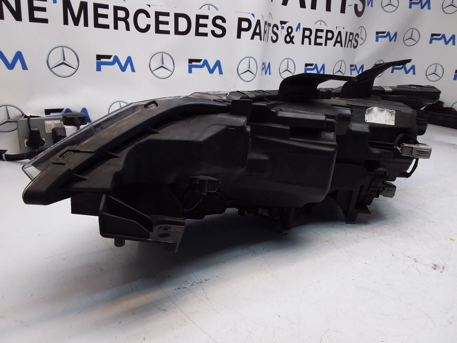 MITSUBISHI OUTLANDER MK3 2015 HEADLIGHT DRIVER SIDE RIGHT R0094N 090U FMH74